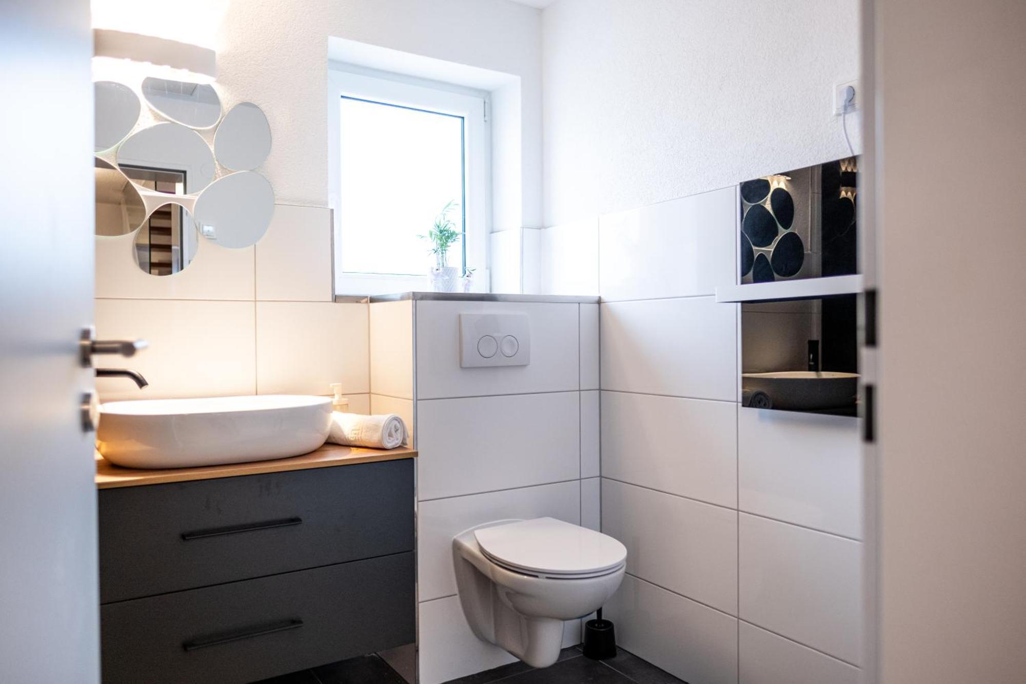 Klassen Apartments! Stadtnahes Ferienhaus* Mit Terrasse In Aulendorf * Fuer 6-8 Personen المظهر الخارجي الصورة