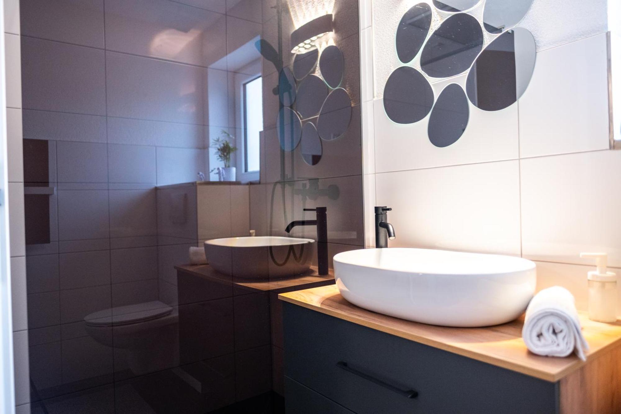 Klassen Apartments! Stadtnahes Ferienhaus* Mit Terrasse In Aulendorf * Fuer 6-8 Personen المظهر الخارجي الصورة