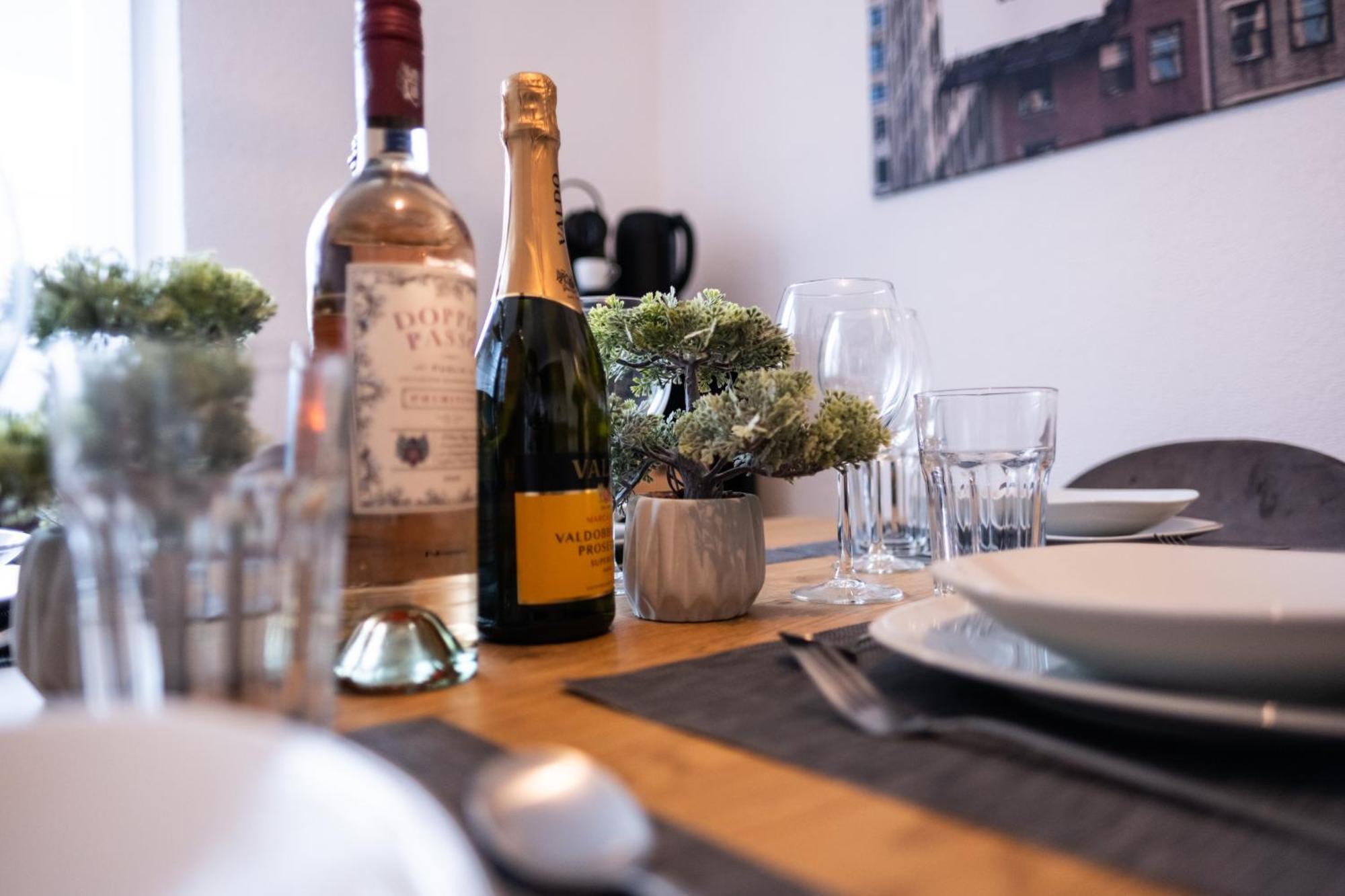 Klassen Apartments! Stadtnahes Ferienhaus* Mit Terrasse In Aulendorf * Fuer 6-8 Personen المظهر الخارجي الصورة